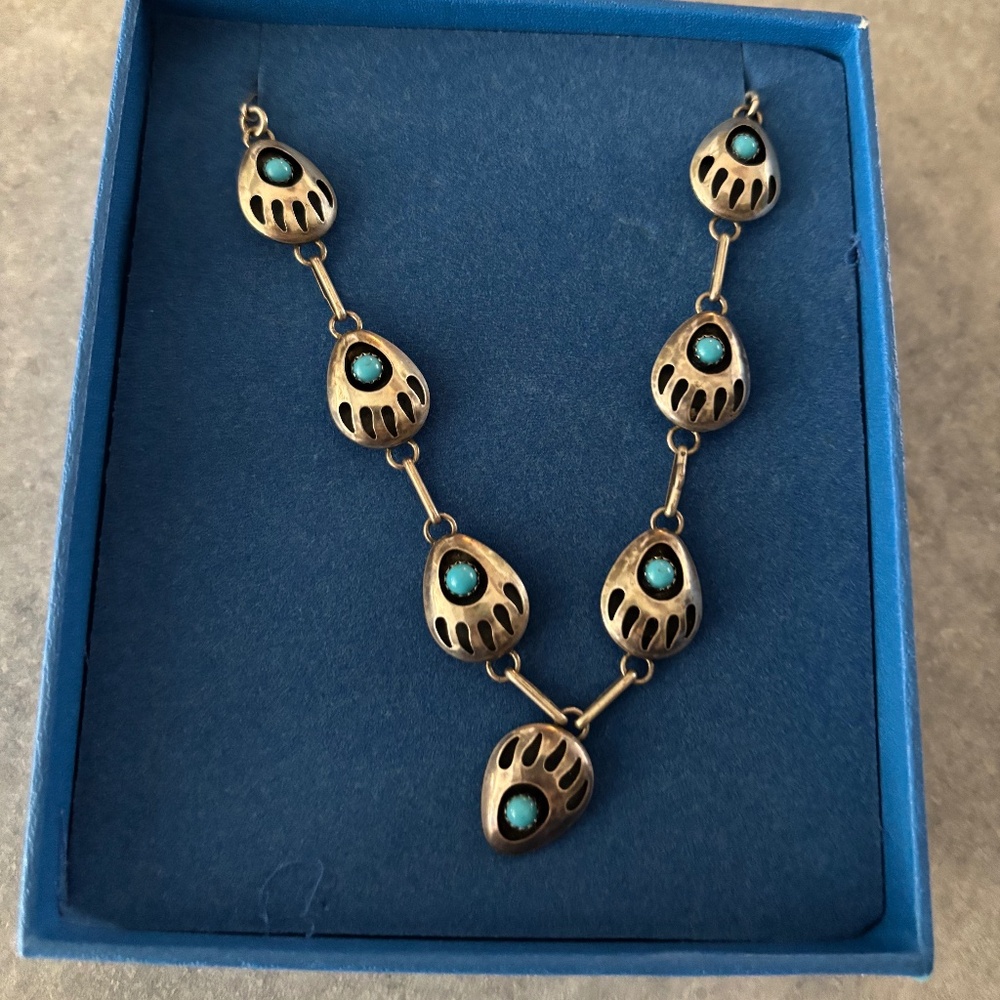 NAVAJO TURQUOISE STERLING SILVER VINTAGE BEAR PAW NECKLACE